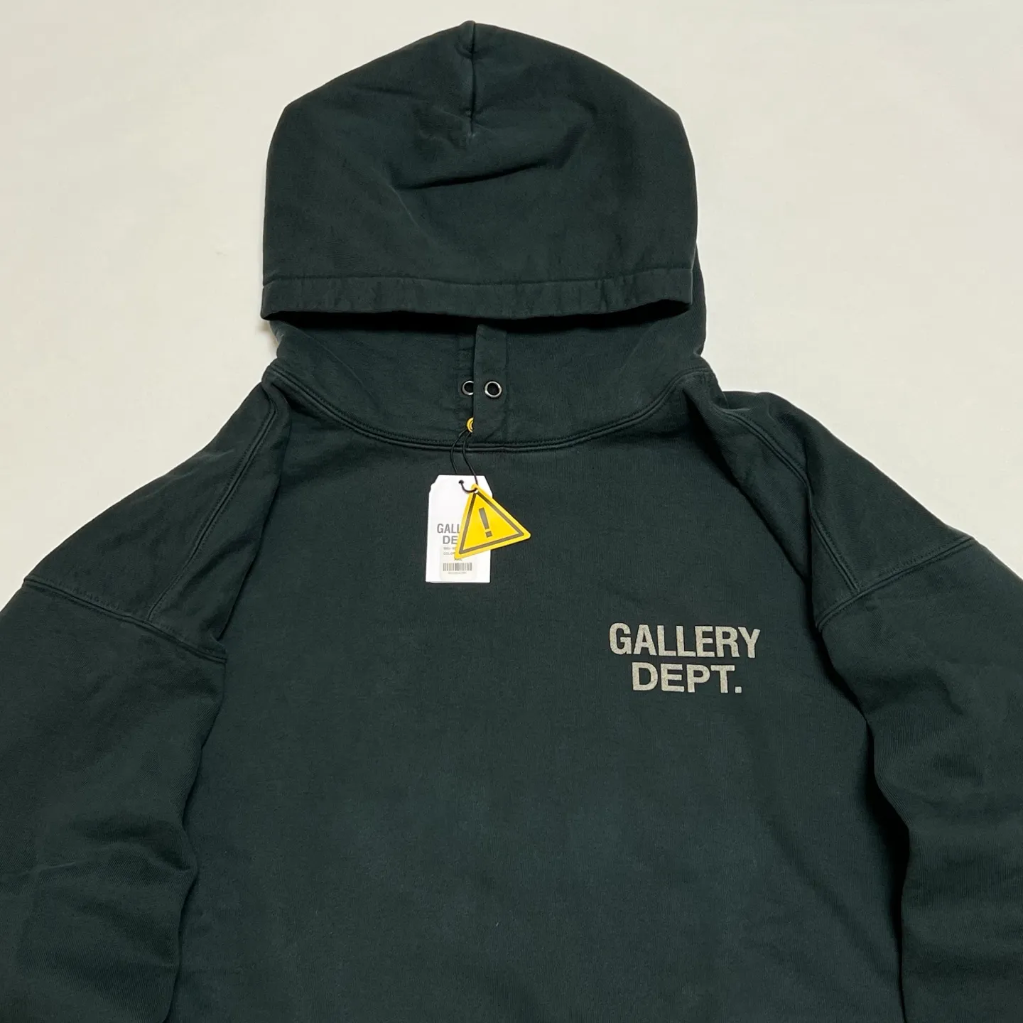 GALLERY DEPT. 90'S GD LOGO HOODIE 90's retro destruction English hoodie blue and black S-XL ⚠️Note: The color of this style should be green and black, not black! Requires custom weaving and dyeing. 500g high weight sweatshirt fabric. Fleece treatment on the inside. Overall wide and comfortable. Loose fit. Trendy and fashionable. Consistent with the original. Discharge printing process. Consistent with the original hang tag. Hanging grain with G LOGO.